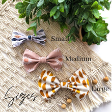 Load image into Gallery viewer, Delightful Daisy Bow Tie
